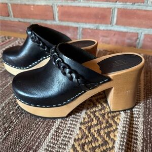 Swedish Hasbeens chunky black leather clogs